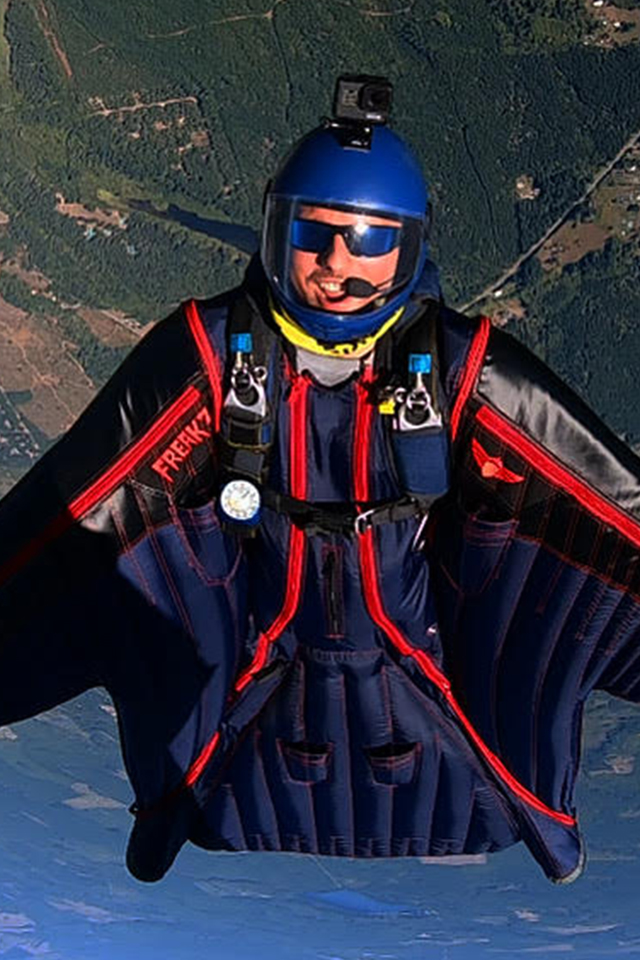 Kyle Horton Wingsuit Coach and Tandem Instructor at PNW Skydiving Center